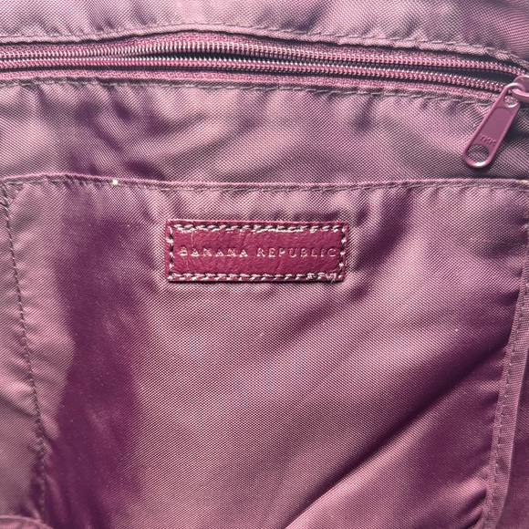 Banana Republic Elegant Burgundy Women’s Shoulder Bag w/ Zip-Top Closure 🍷👜✨ - Picture 7 of 11